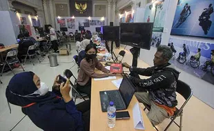 Kemenkominfo Bagikan 2.424 STB Tambahan bagi Warga Miskin di Monpers Solo