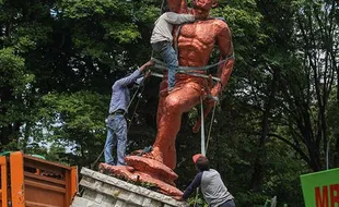 DLH Solo Ungkap Alasan Patung Obor Manahan Dibongkar dan Dipindah ke Stadion