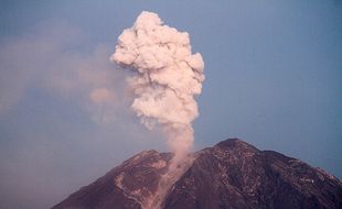 Gunung Semeru Erupsi Lagi pada Selasa Pagi, Masyarakat Diminta Jauhi Lokasi Ini