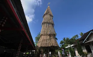 Unik! Pohon Natal Berbahan Potongan Bambu di Kapel St Bunder Jatinom Klaten