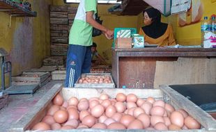 Jelang Ramadan, Harga Telur di Pasar Legi Solo Meroket