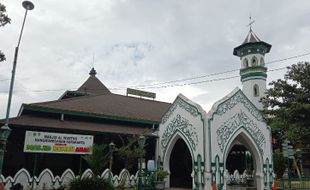 Menengok Masjid Al Wustho Mangkunegaran Solo, Perpaduan Arsitektur Jawa & Eropa