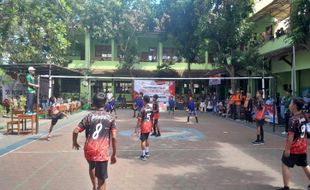 Selamat! Tim SDN 1 Pondok Juara I Turnamen Bola Voli di SDN 6 Wonogiri