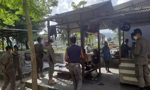 Satpol PP Klaten Garuk 7 PGOT di Taman Candi Bocah Prambanan