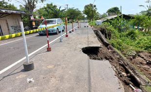 Hati-Hati Ya Lur! Talut Sepanjang 25 Meter di Nglinggi Klaten Selatan Longsor