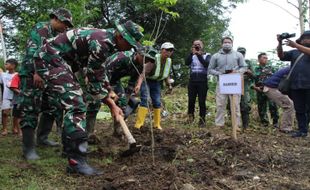 Susur Sungai, Korem 074/Warastratama Tanam 10.000 Pohon di Tepi Bengawan Solo