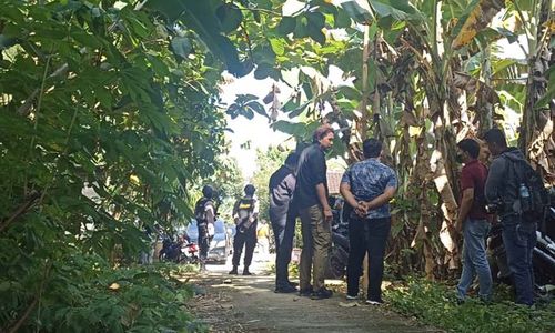 Rumah Digeledah Densus 88, Putri Terduga Teroris asal Sukoharjo Terus Menangis