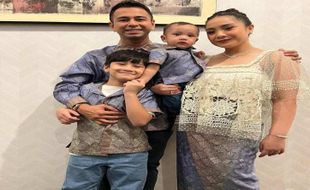 Kenakan Batik, Ini Foto Keluarga Raffi Ahmad saat Akad Nikah Kaesang-Erina