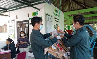 Seru! Nabung Sampah Jadi Cuan atau Emas di Bank Sampah UNS Solo