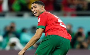 Maroko Depak Spanyol, Achraf  Hakimi Langsung Peluk Ibu di Tribune Stadion