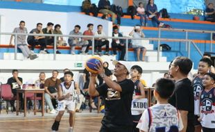 Yayasan Pendidikan Islam Diponegoro Gelar Turnamen Basket di GOR UNS