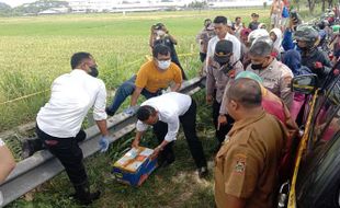 Breaking News! Mayat Bayi Ditemukan di Selokan Jl. Solo-Semarang di Boyolali