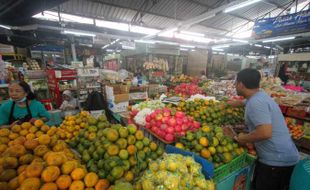 Waduh! Banyak Permintaan, Pasokan Buah Lokal di Pasar Gede Solo Malah Minim