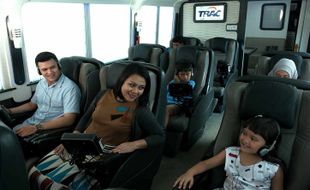 Liburan Akhir Tahun Bareng-bareng Keluarga, Enaknya Sewa Bus Pariwisata Saja