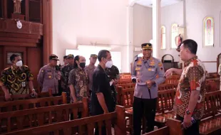 Tenang! Perayaan Natal di Gereja Solo Dijaga 1.018 Petugas Keamanan Gabungan