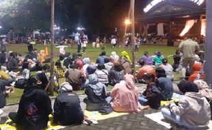 Car Free Night Solo, Ribuan Warga Tumpah Ruah di Jl. Slamet Riyadi