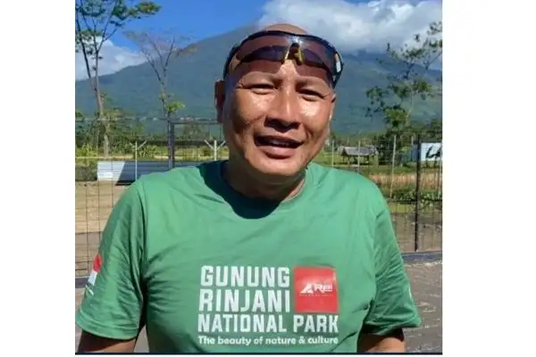 Ona suti fotosurati Ular bitiruv kechasida jinsiy aloqada bo‘lganlarini videoga olishdi.