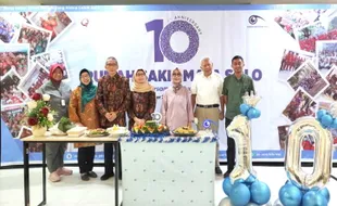 Rayakan HUT ke-10, RS Mata Solo Potong Tumpeng dan Bagikan Penghargaan