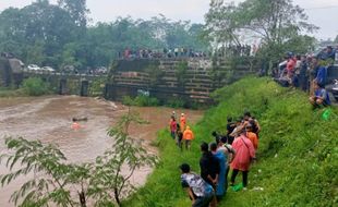 3 Jip Wisata Merapi Terjebak di Sungai, Wisatawan & Sopir Selamat