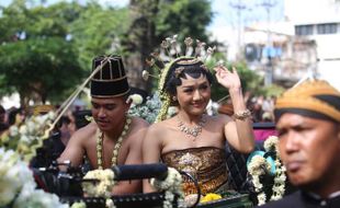 Kirab Pengantin Loji Gandrung-Pura Mangkunegaran, Kaesang Ngaku Kepanasan