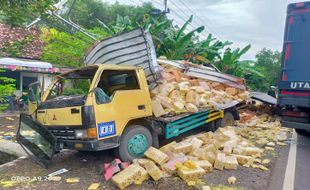 Libatkan 2 Truk & 1 Minibus, Kecelakaan Beruntun Terjadi di Madiun