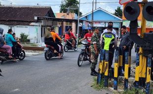 Terserempet KA di Palang Perlintasan, Kakek-Kakek di Sragen Meninggal