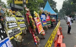 Pascateror Bom Bunuh Diri, Polsek Astanaanyar Banjir Karangan Bunga