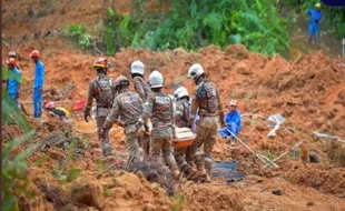 Longsor di Malaysia Renggut 21 Nyawa, Ibu dan Anak Meninggal Berpelukan