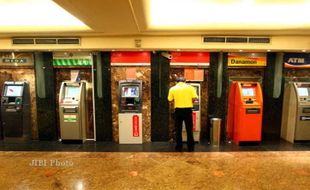 Cara Praktis Mengambil Uang di Mesin ATM Tanpa Menggunakan Kartu