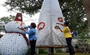 Inspiratif, Gereja di Salatiga Buat Pohon Natal dari Botol Plastik Bekas