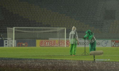 Hanya 10 Menit! Genangan di Lapangan Stadion Manahan Solo Sudah Hilang