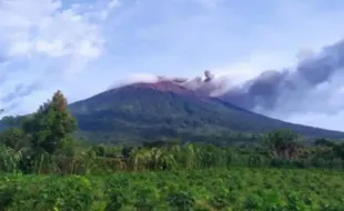 Sempat Erupsi Muntahkan Abu Setinggi 700 Meter, Status Gunung Kerinci Waspada