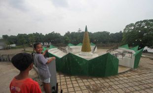 Walah! Ornamen Tugu Apem Sewu Taman Pintu Air Demangan Solo Hilang Dicuri