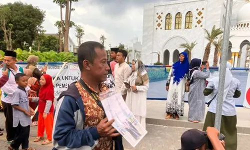 Cerita Tukang Foto di Masjid Sheikh Zayed Solo, Pernah Raup Rp1 Juta Sehari