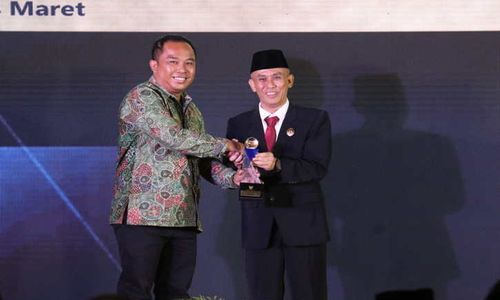 Terus Berinovasi, UNS Raih Penghargaan Anugerah Keterbukaan Informasi Publik