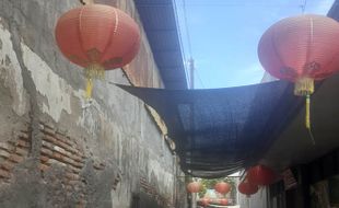 Mengintip Keindahan Gang Perkampungan di Sudiroprajan Solo yang Penuh Lampion 