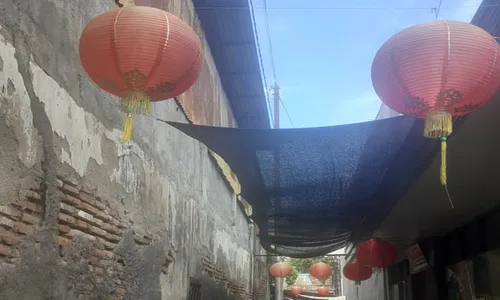 Mengintip Keindahan Gang Perkampungan di Sudiroprajan Solo yang Penuh Lampion 