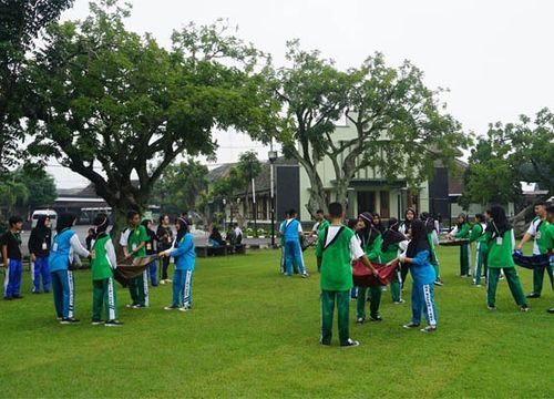 Begini Keseruan Latihan Dasar Kepemimpinan OSIS SMA Batik 1 Solo