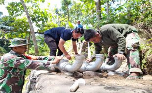 Dukung Panen Padi 3 Kali, TNI AD dan Pemdes Kadipiro Sragen Bangun Jaringan Air