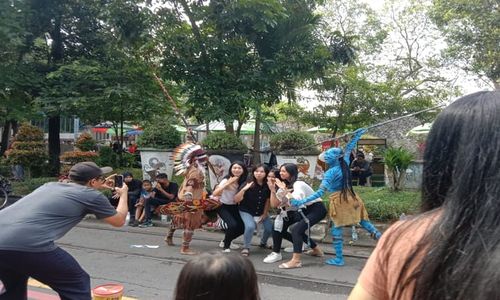 Menarik! Karakter Avatar Jadi Trending Cosplay di Car Free Day Solo