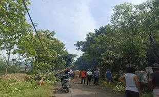 597 Warga Terdampak Hujan Angin dan Es, Forkopimda Sukoharjo Salurkan Bantuan