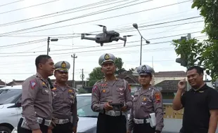 Waspada Lur, Polres Karanganyar Uji Coba ETLE Pakai Drone di Kebakkramat