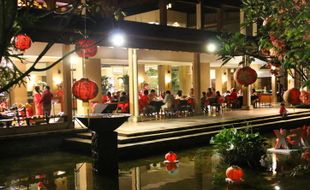 Meriahkan Imlek, Lorin Solo Hotel Gelar Fashion Show Cheongsam hingga Dinner