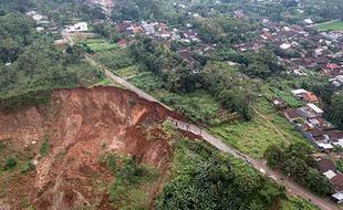 Penampakan Jalur Alternatif Semarang-Demak Putus Sepanjang 200 Meter