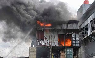 Gudang Penyimpanan Kabel di Jakarta Terbakar Hebat, Diduga Akibat Korsleting