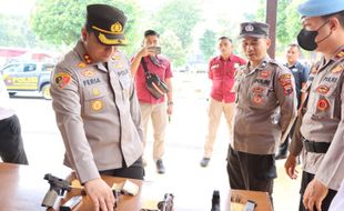 Cegah Penyalahgunaan, Kapolres Salatiga Periksa Senjata Api Milik Anggotanya