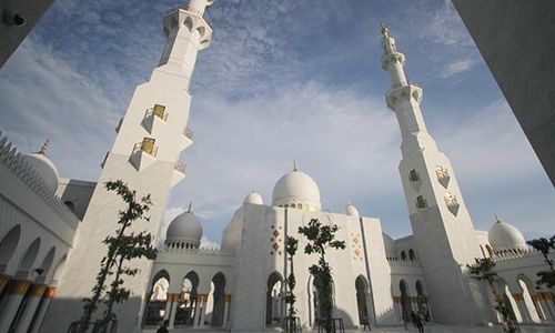 Sejak Lebaran, Semua Imam dari UAE di Masjid Sheikh Zayed Pulang Negara Asal