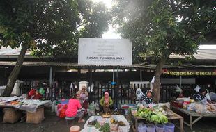 Lapangan Losari Mojo Jadi Lokasi Pasar Darurat Tunggulsari