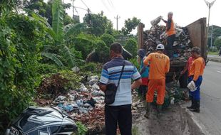 Bersihkan Kartasura, DLH Sukoharjo Dapat Sampah Hingga 2 Truk