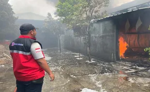 Breaking News: Pabrik Rotan di Gatak Sukoharjo Hangus Terbakar